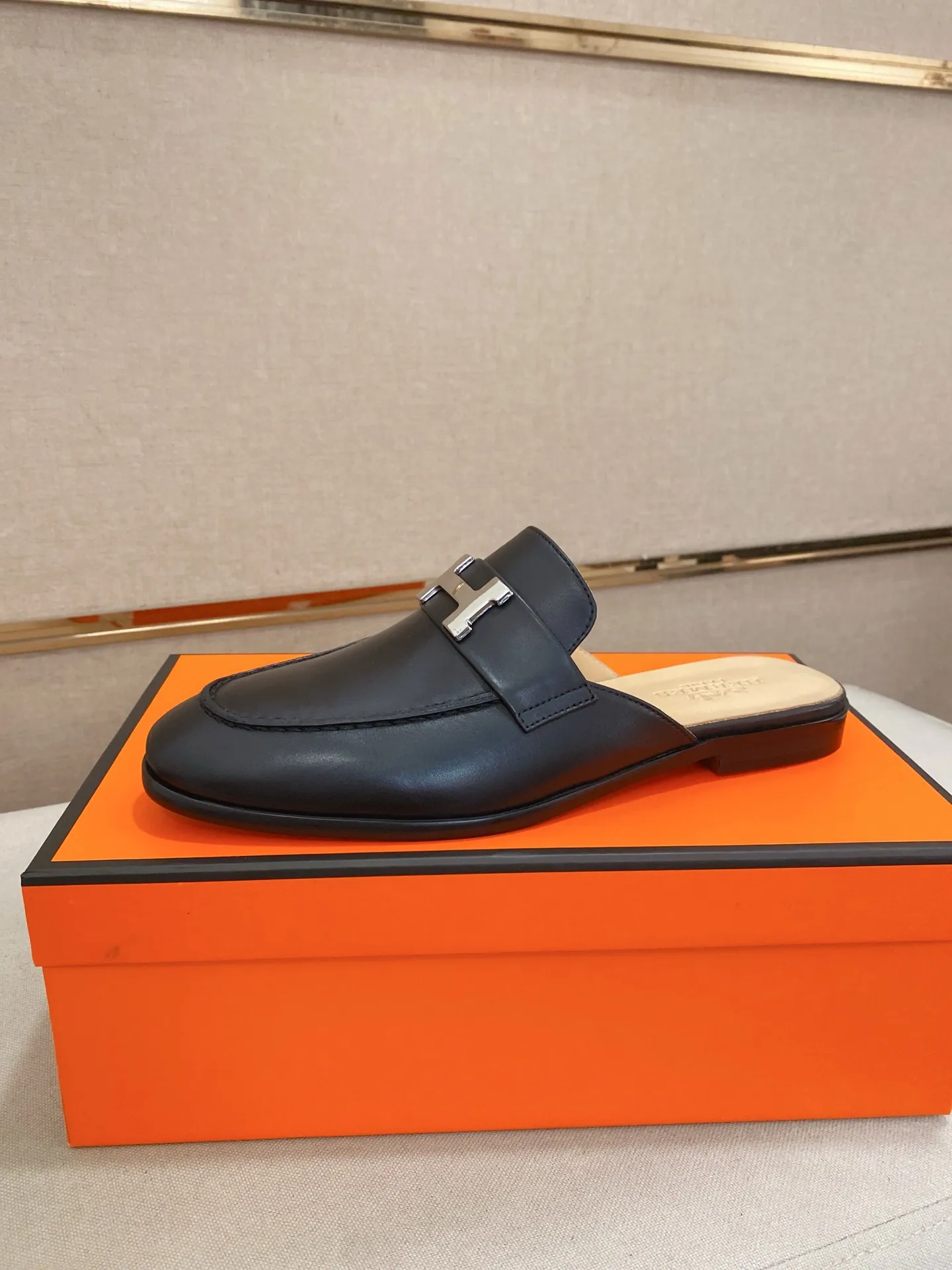 Men's clothing and shoes💰: 500💰《HERMES》【Classic original single version】Hermès half-drag; top 🔝purchasing agent🔍🔍 latest 🇺🇸 counter sale simultaneously, original ▲▲cowhide imported from Italy ▲▲Exquisite workmanship (Italian 🇮🇹Imported water-dyed 🐂cowhide lining) sole: original sole provided by the original factory, ⚠️exclusive double-layer activity·TPR·rubber·combined molded outsole; Yardage: 38-44. Can be customized45